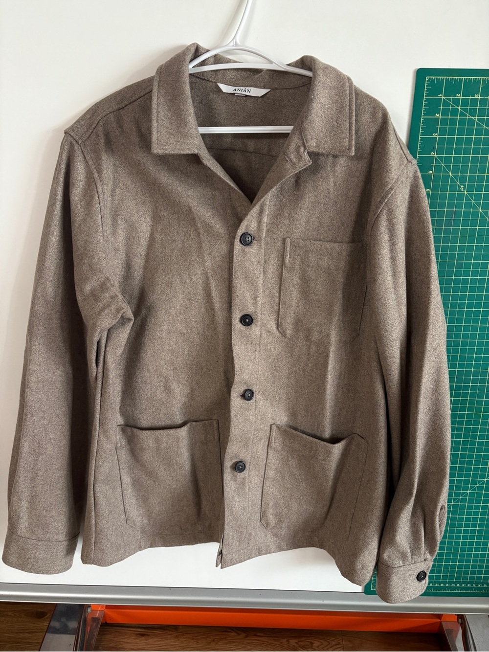Anian Men’s Metchosin Lightweight Shirt Jacket in Taupe